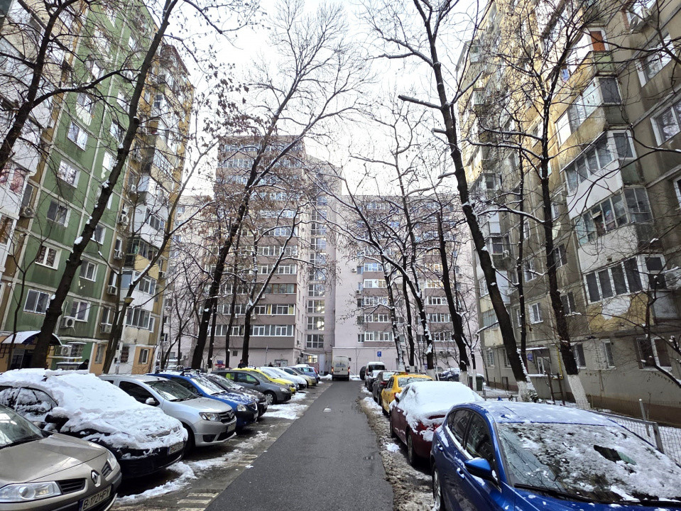 De vanzare 2 camere Lujerului - Ale Cetatuia(centrala proprie)