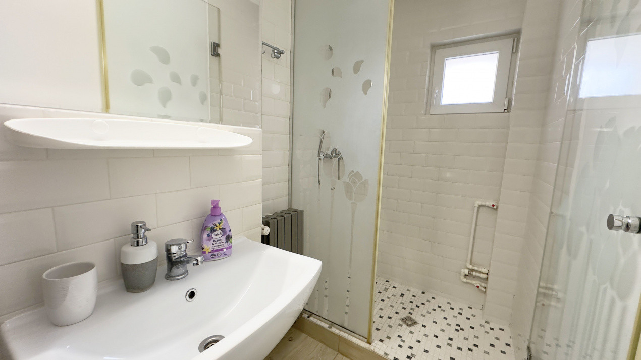 Cauți o garsonieră? Asta s-ar putea să fie prea bună ca să o ignori