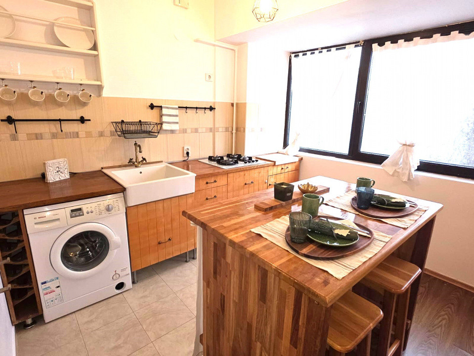 De vanzare 2 camere langa metrou Aparatori - Moldovita 