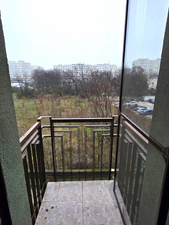 De vanzare 2 camere langa metrou Aparatori - Moldovita 