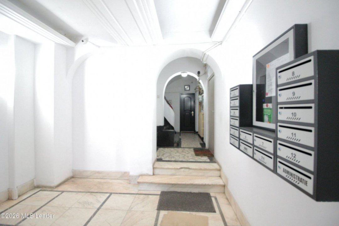 VASILE LASCAR- BATISTEI, STUDIO 41 MP, RENOVAT, LIBER, MOBILAT SI UTILAT COMPLET