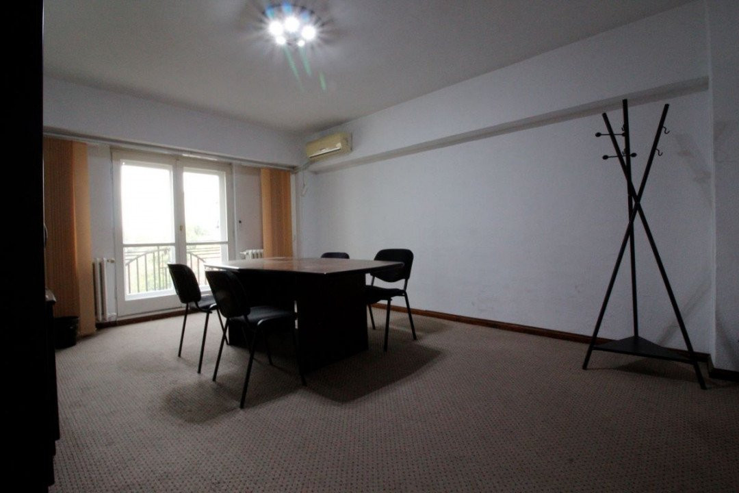 Piata Unirii - Fantani - 4 camere, decomandat, 98 mp,