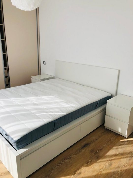 Sisesti 2 camere complet mobilat + parcare subterană Metrou 8'