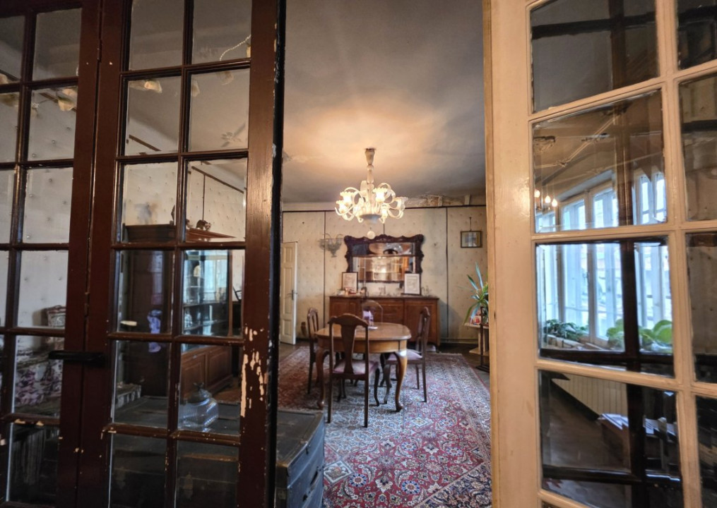Apartament in Vila, 5 camere,  Alexandru Philippide 4, de renovat