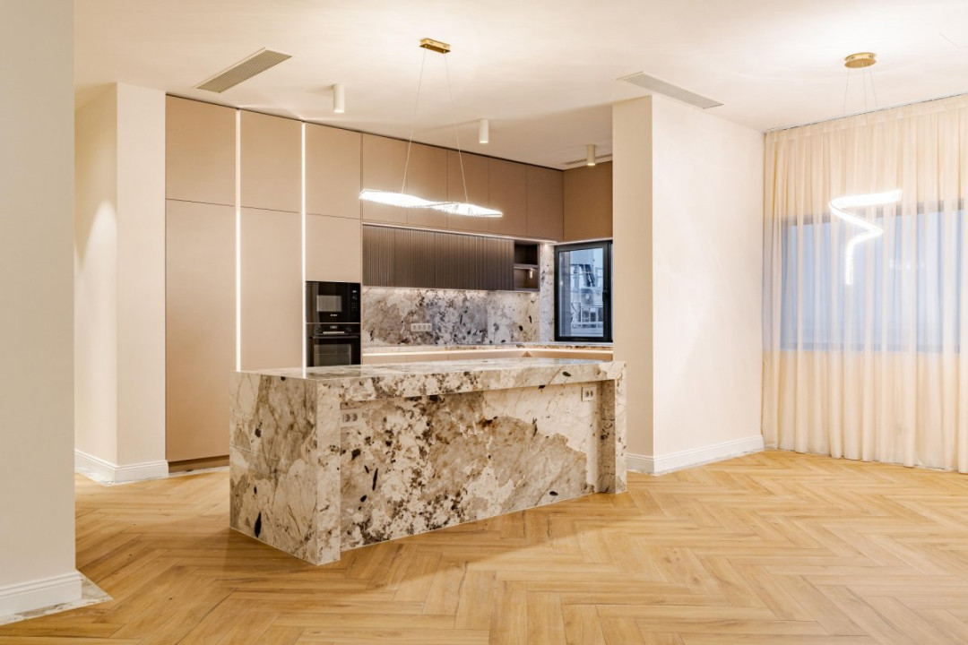 Ce priveliste! Deasupra tuturor - Penthouse Spectaculos cu Terase 210mp!