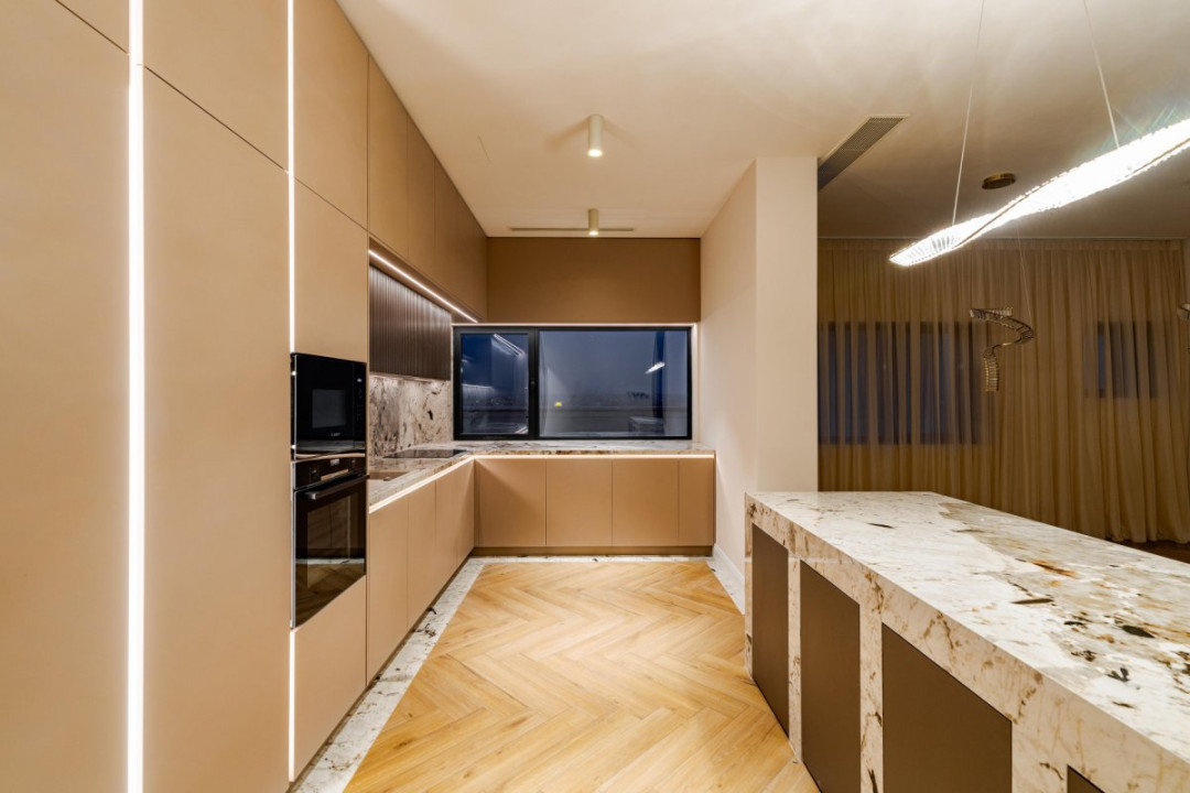 Ce priveliste! Deasupra tuturor - Penthouse Spectaculos cu Terase 210mp!