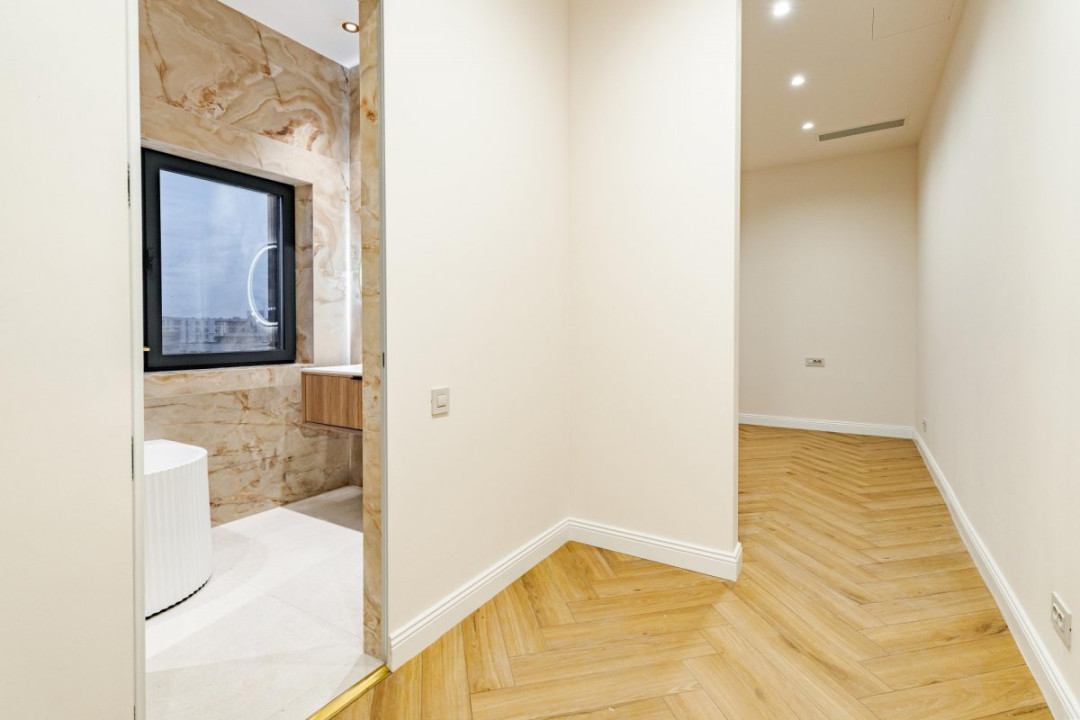 Ce priveliste! Deasupra tuturor - Penthouse Spectaculos cu Terase 210mp!