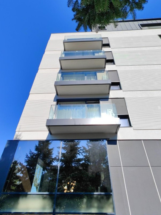 Ce priveliste! Deasupra tuturor - Penthouse Spectaculos cu Terase 210mp!