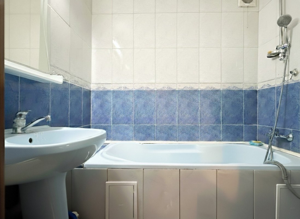 Apartamentul unde copilăria încă se poate trăi afară