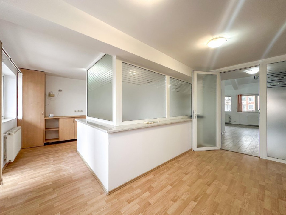 La doi pasi de Universitate - nu doar un birou ci un statut