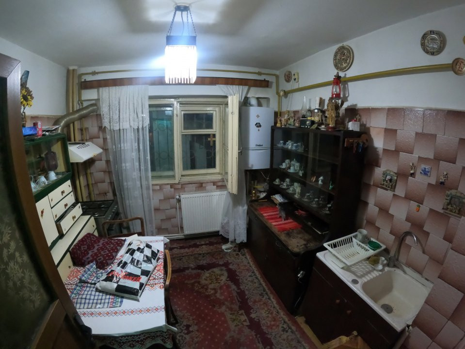 Apartament de Vânzare – central, la etaj 1 cu 3 cam !!!