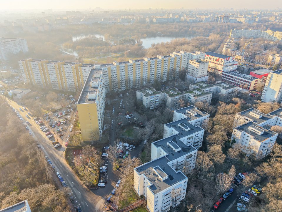 Titan, parcul IOR, Bloc H, decomandat, centrala, vedere la ,,padure,,