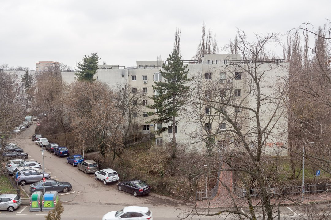 Titan, parcul IOR, Bloc H, decomandat, centrala, vedere la ,,padure,,