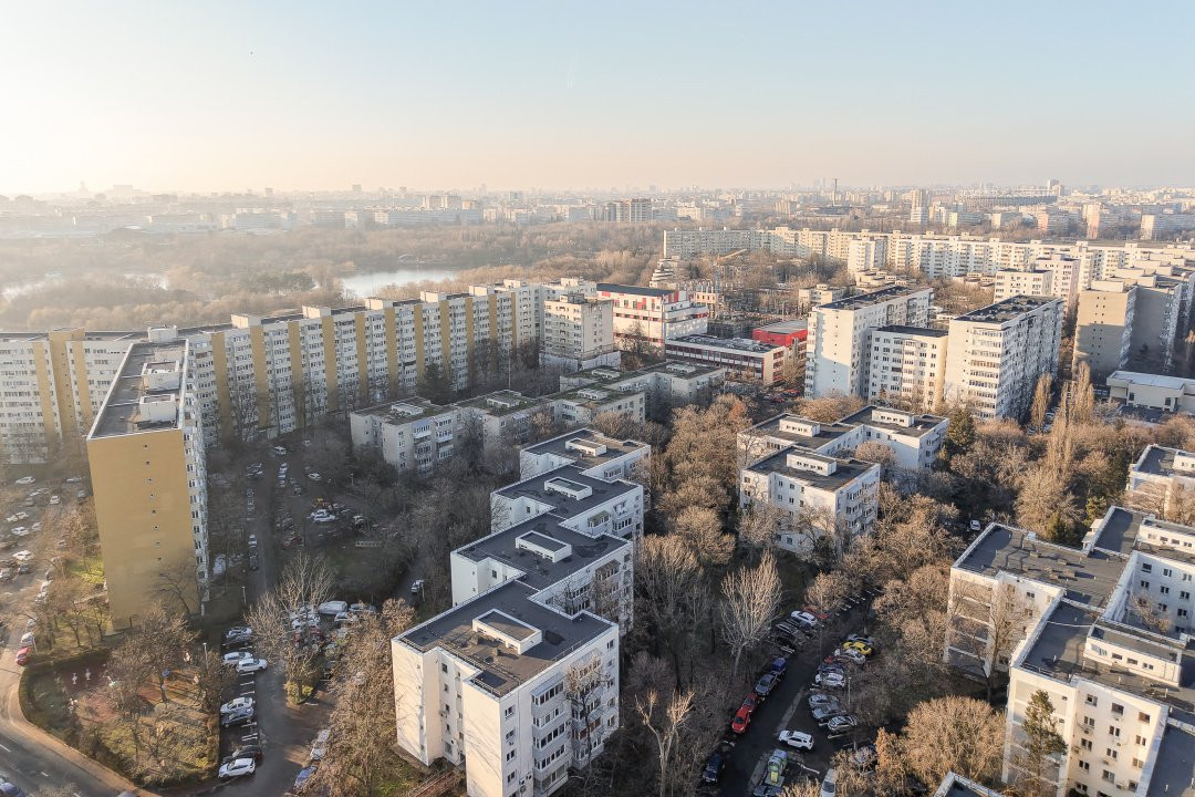 Titan, parcul IOR, Bloc H, decomandat, centrala, vedere la ,,padure,,