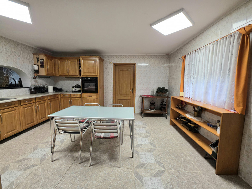 Vilă deosebită de vânzare în Otopeni langa ''Ana Aslan'' - arhitectura germana