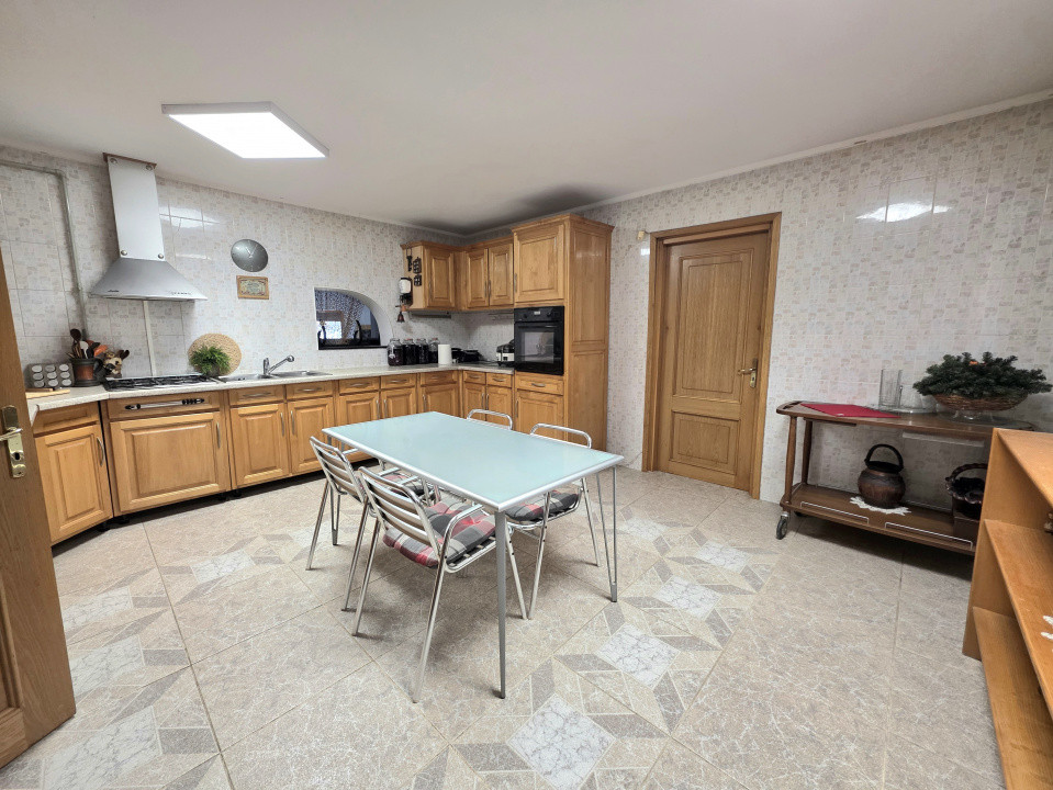 Vilă deosebită de vânzare în Otopeni langa ''Ana Aslan'' - arhitectura germana