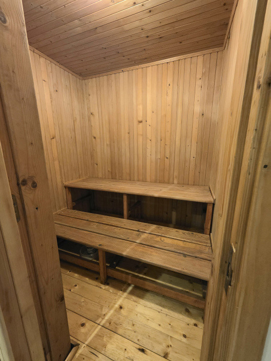 Vilă deosebită de vânzare în Otopeni langa ''Ana Aslan'' - arhitectura germana