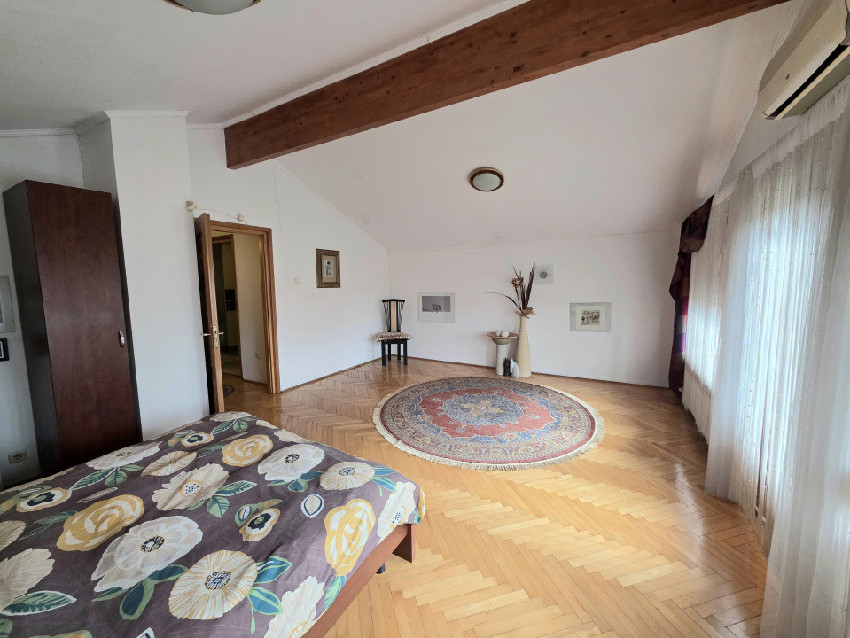 Vilă deosebită de vânzare în Otopeni langa ''Ana Aslan'' - arhitectura germana