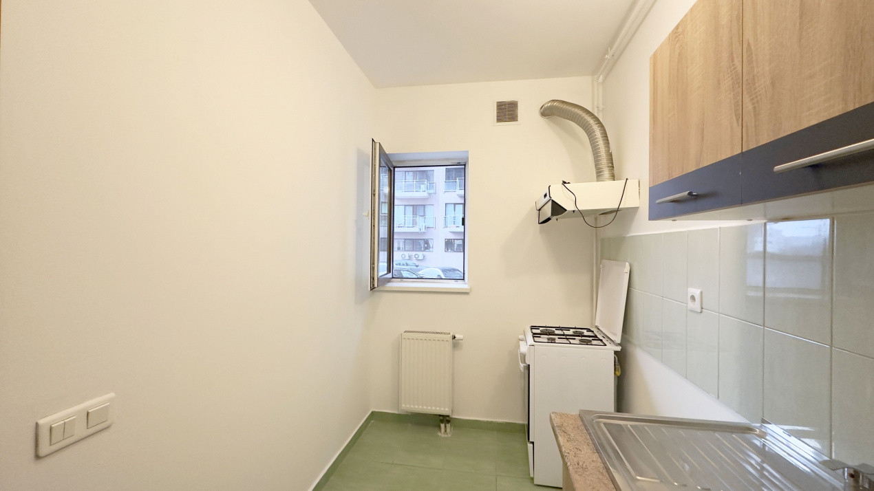 Garsonieră în Răsărit de Soare, Auchan Titan!