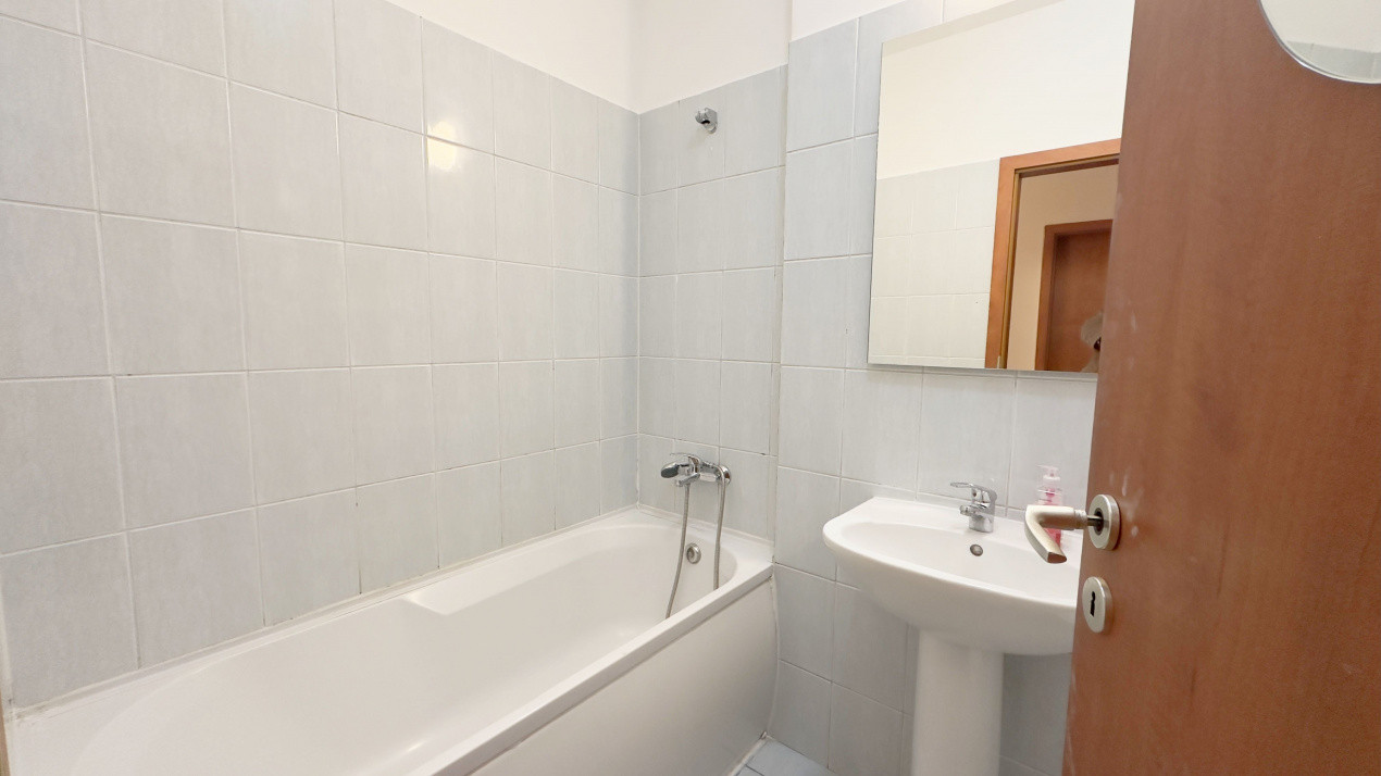 Garsonieră în Răsărit de Soare, Auchan Titan!