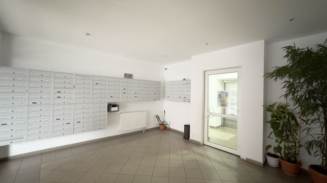 Garsonieră în Răsărit de Soare, Auchan Titan!