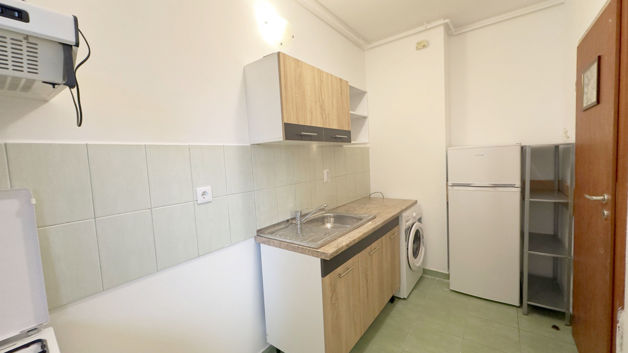 Garsonieră în Răsărit de Soare, Auchan Titan!