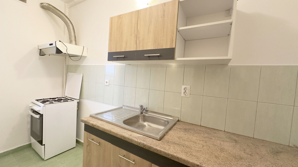 Garsonieră în Răsărit de Soare, Auchan Titan!