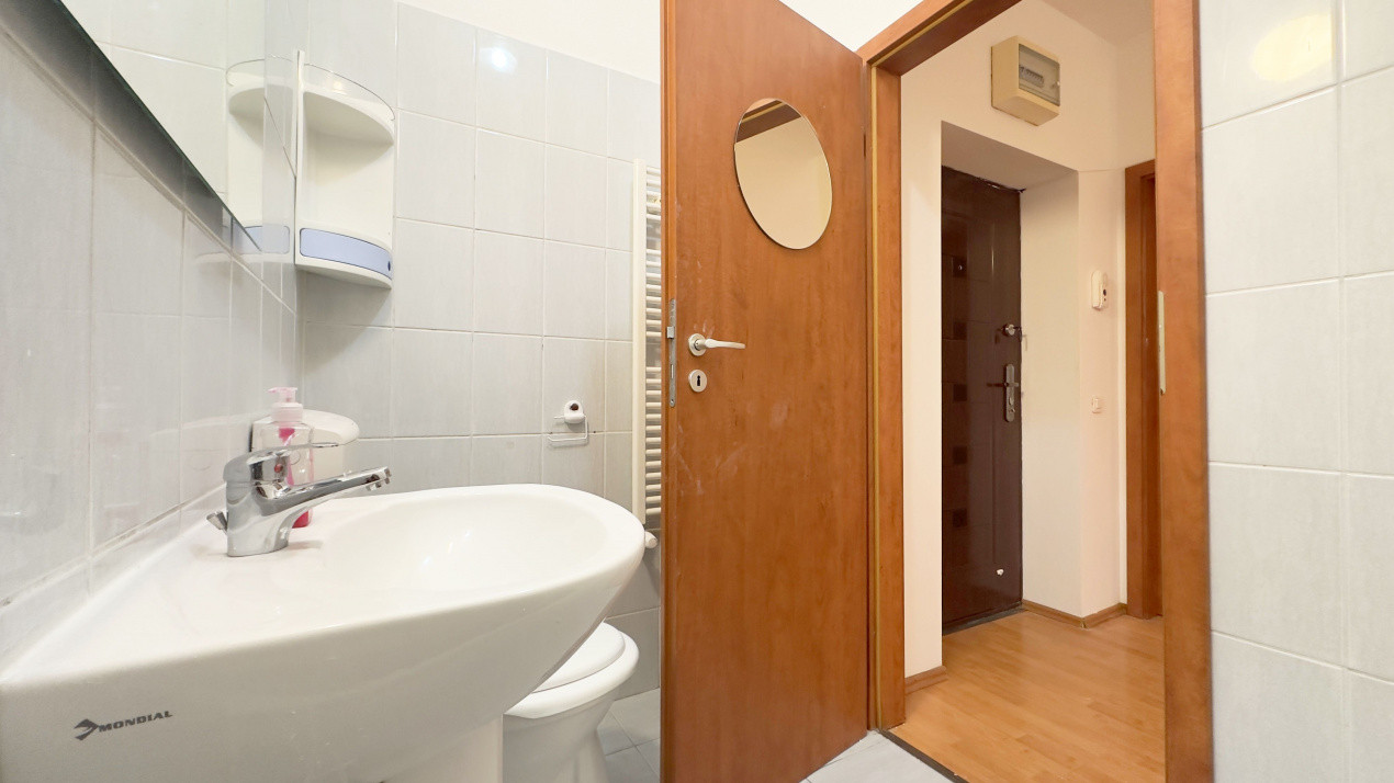 Garsonieră în Răsărit de Soare, Auchan Titan!