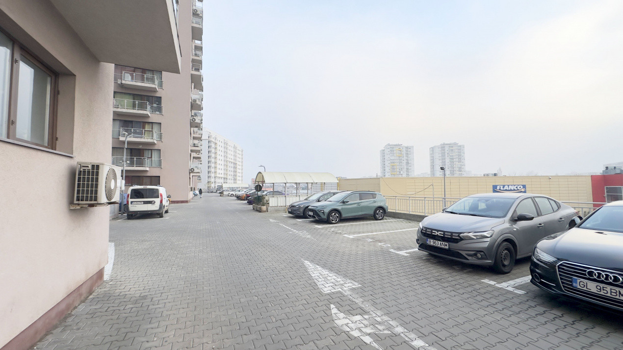 Garsonieră în Răsărit de Soare, Auchan Titan!