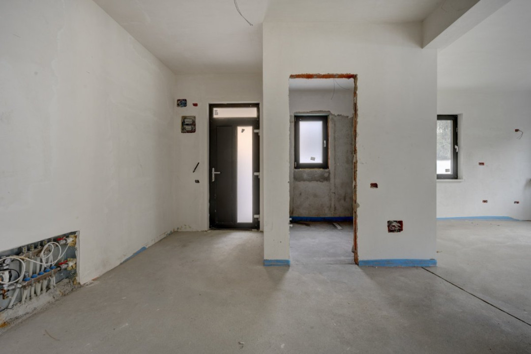 Casa se preda finisata - 4 bai - 3 dormitoare - curte - parcare -  metrou Păcii 