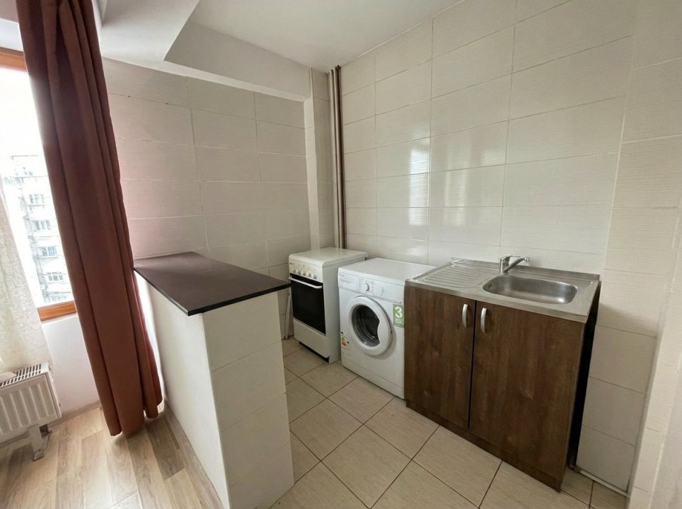 Auchan-Vitan Garsoniera 30 mp,mobilata si utilata,etaj 8