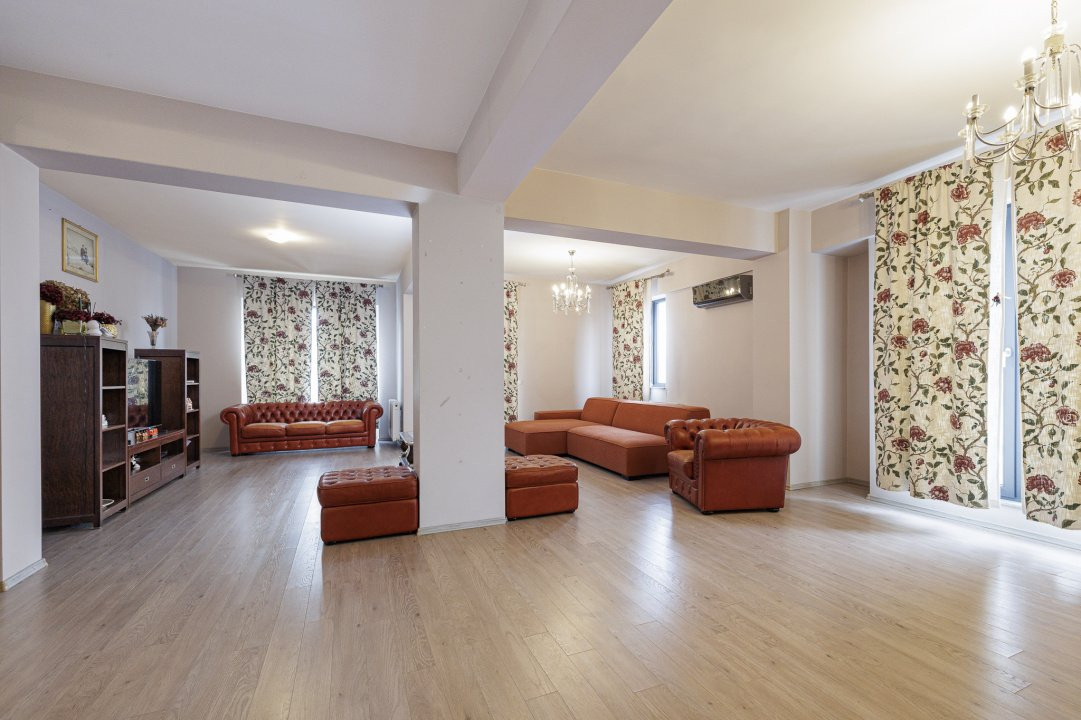 De vânzare apartament tip DUPLEX strada Polonă imobil nou-garaj-boxă