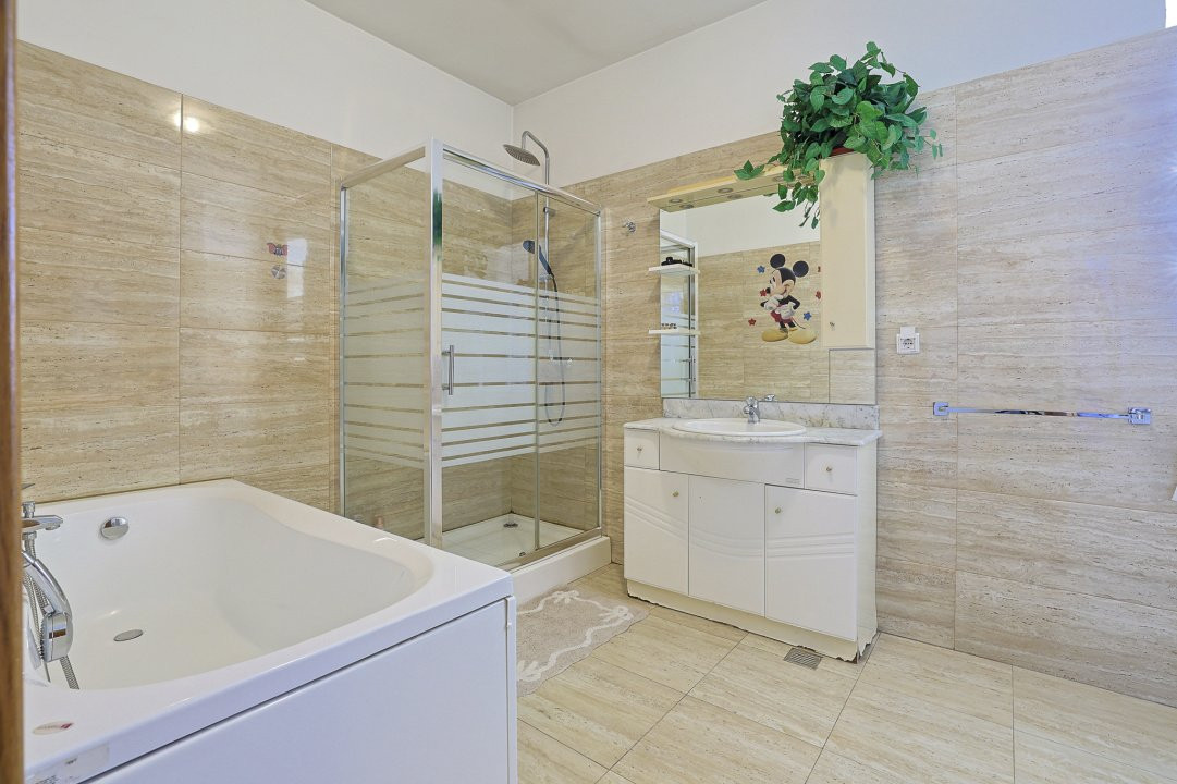 De vânzare apartament tip DUPLEX strada Polonă imobil nou-garaj-boxă