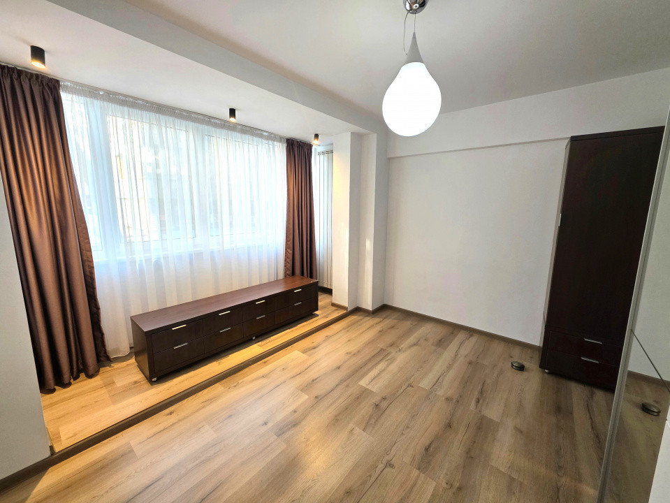 De vanzare 3 camere la Sala Palatului, gata de mutat, fara risc seismic