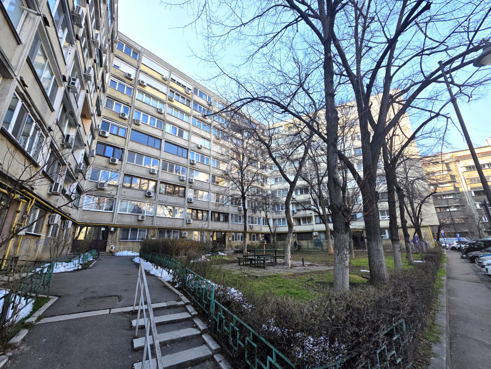 De vanzare 3 camere la Sala Palatului, gata de mutat, fara risc seismic