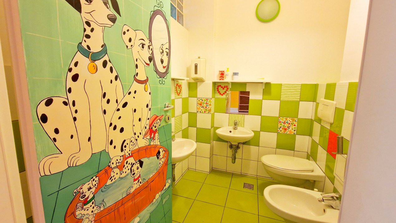 Apartament cu 5 camere si curte de 358 mp.