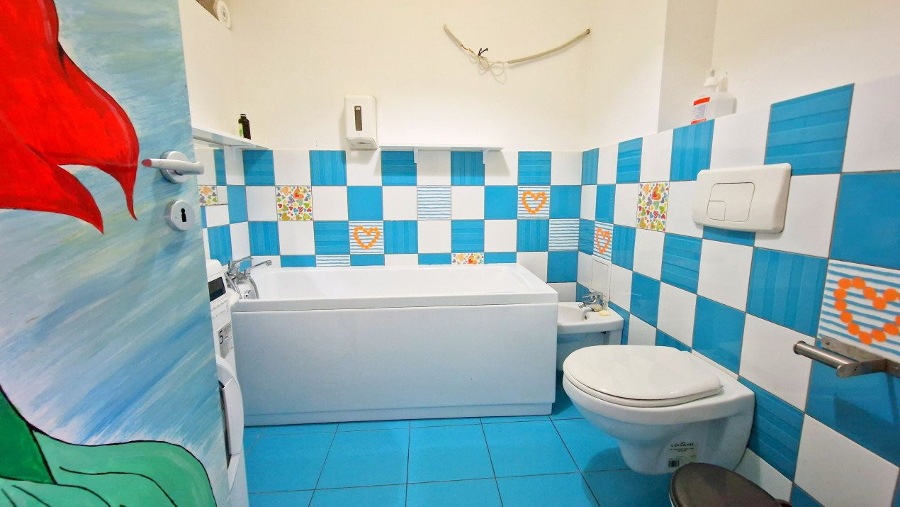 Apartament cu 5 camere si curte de 358 mp.