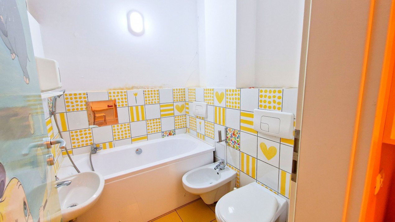 Apartament cu 5 camere si curte de 358 mp.