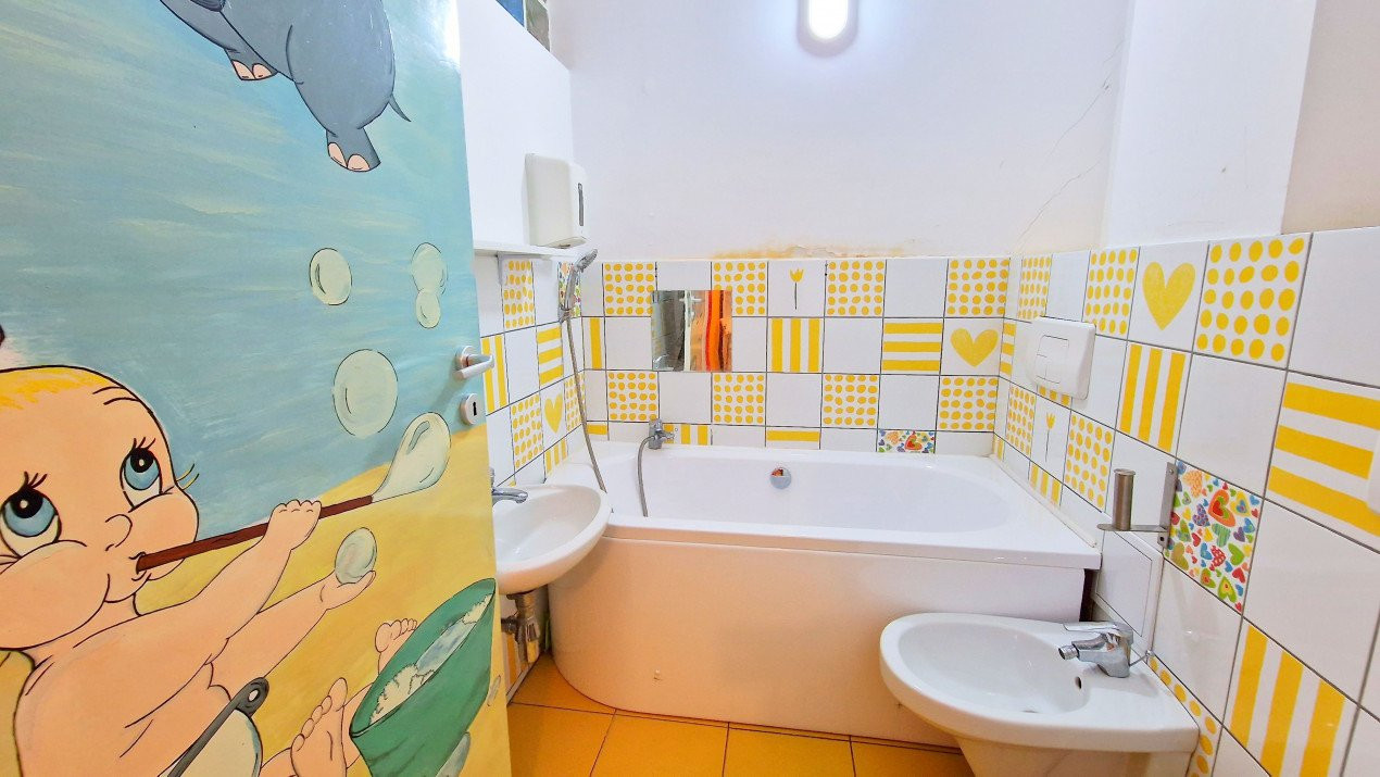 Apartament cu 5 camere si curte de 358 mp.