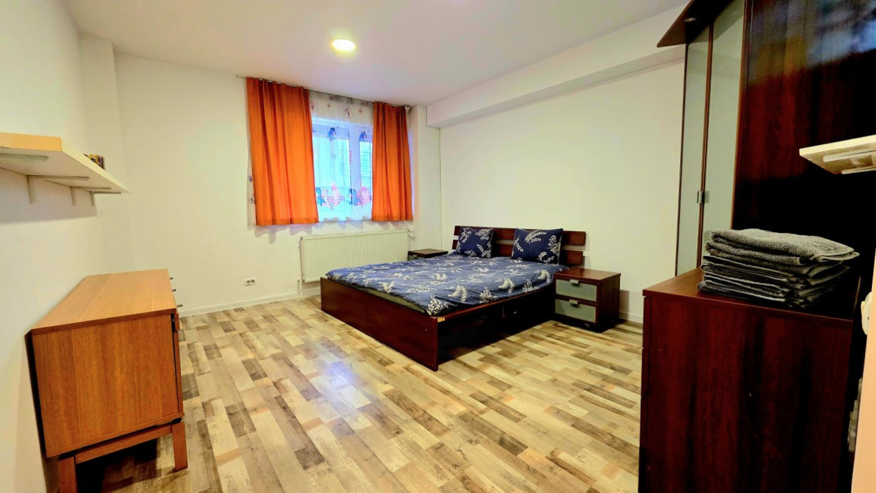 Apartament cu 5 camere si curte de 358 mp.