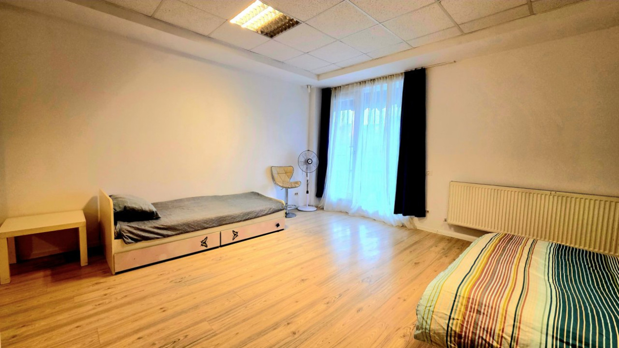 Apartament cu 5 camere si curte de 358 mp.