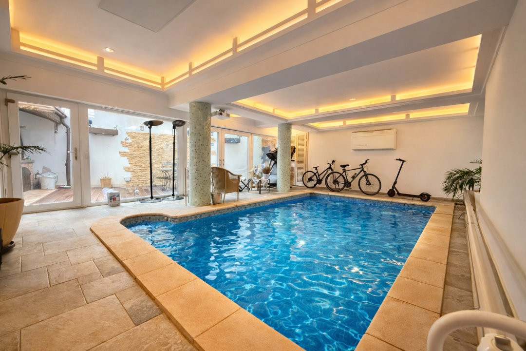 Vilă ultracentrală cu piscină interioară, saună și cramă | Unirii