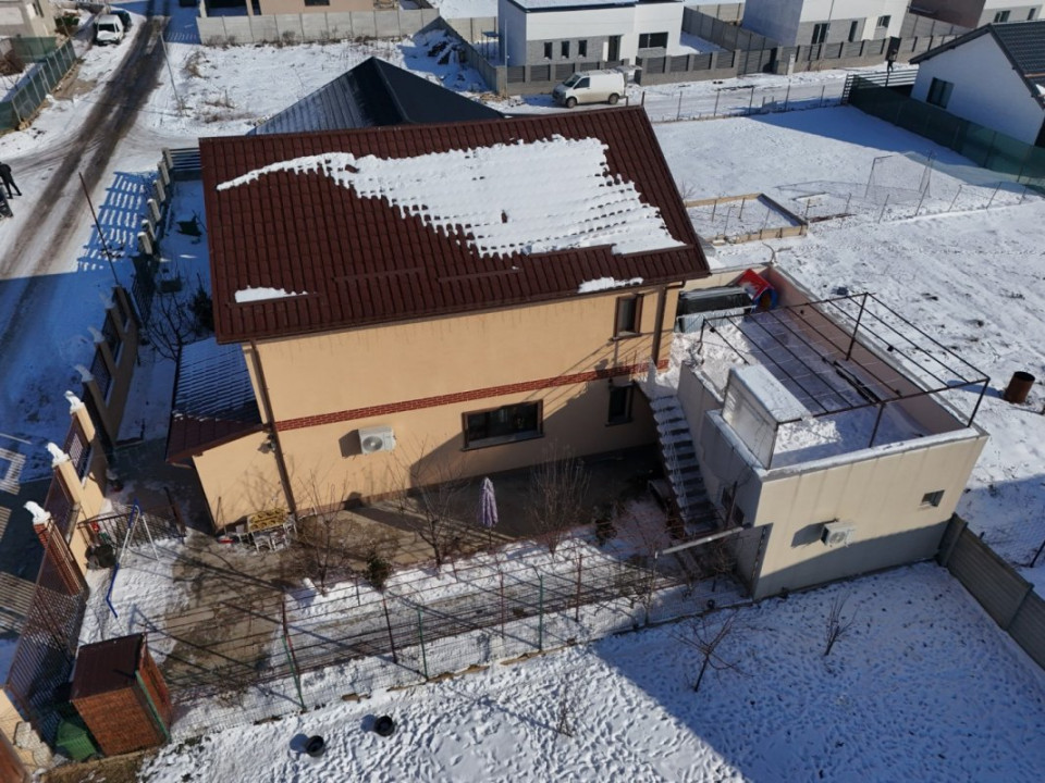 COMUNA BERCENI – TOAMNEI, CASA 5 CAMERE, 112 MP UTILI + POD 40 MP, LOT 320 MP!