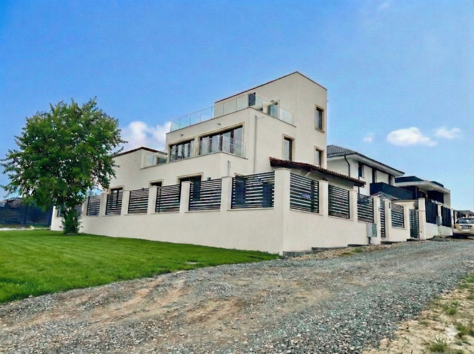 Vilă cu Arhitectură Moderna - Vedere la Lac