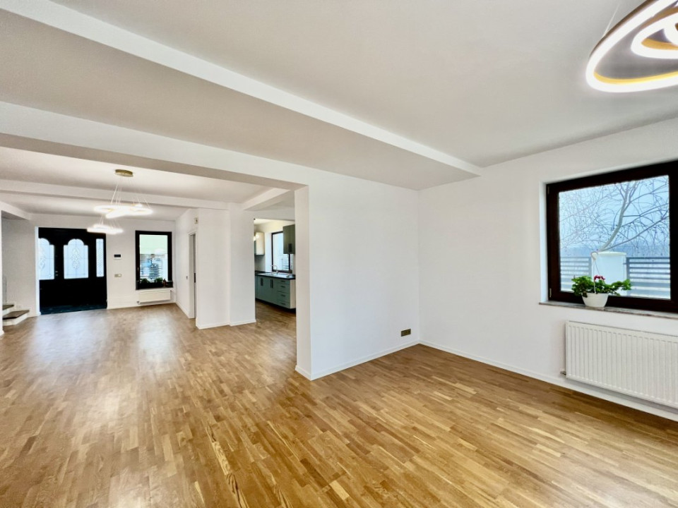 Vilă cu Arhitectură Moderna - Vedere la Lac