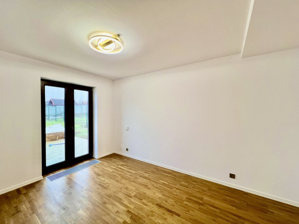 Vilă cu Arhitectură Moderna - Vedere la Lac