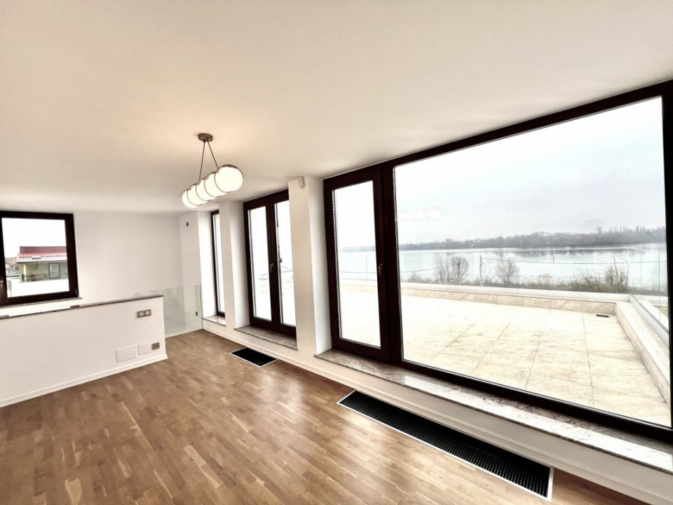 Vilă cu Arhitectură Moderna - Vedere la Lac