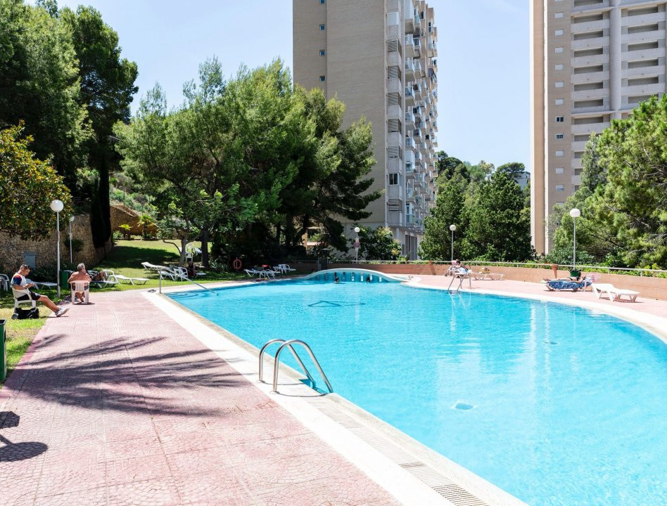 Apartament la doar 500 m de Plaja Levante, cu Licență Turistică Activă