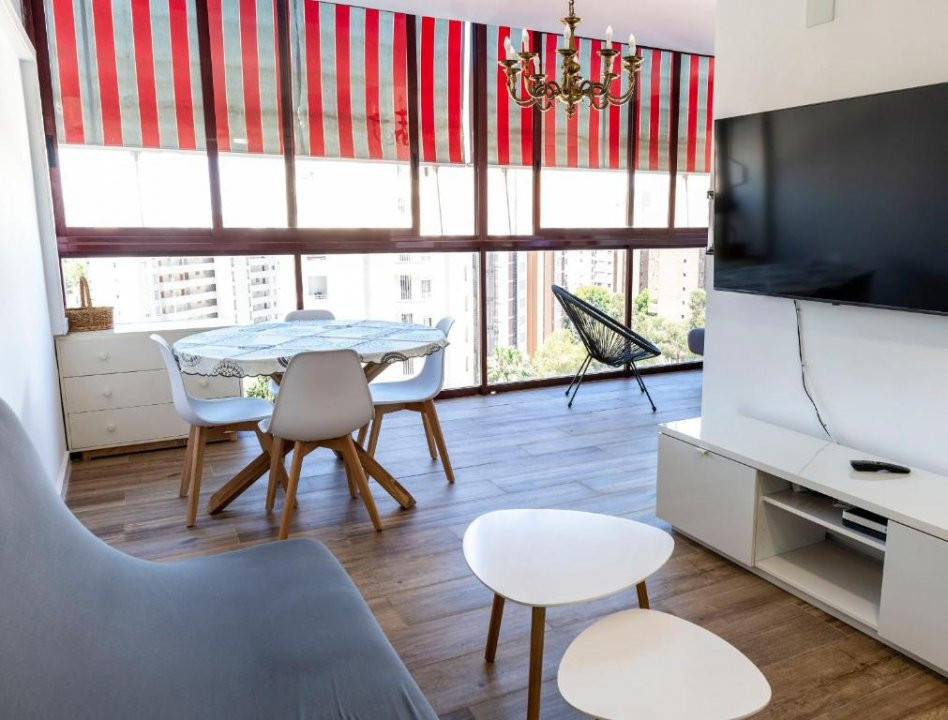 Apartament la doar 500 m de Plaja Levante, cu Licență Turistică Activă