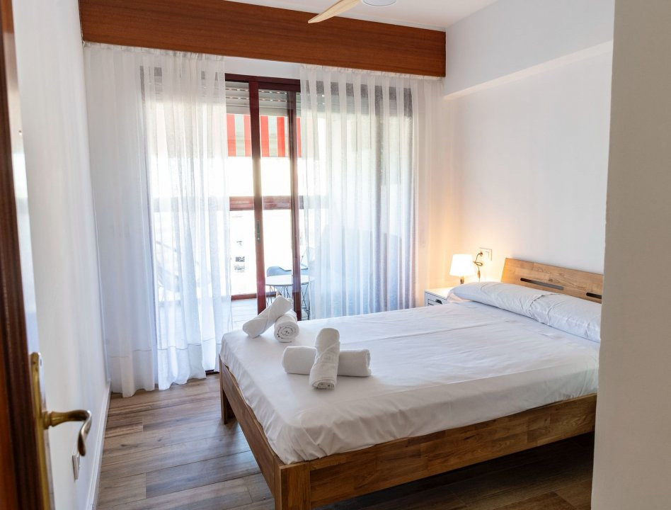 Apartament la doar 500 m de Plaja Levante, cu Licență Turistică Activă